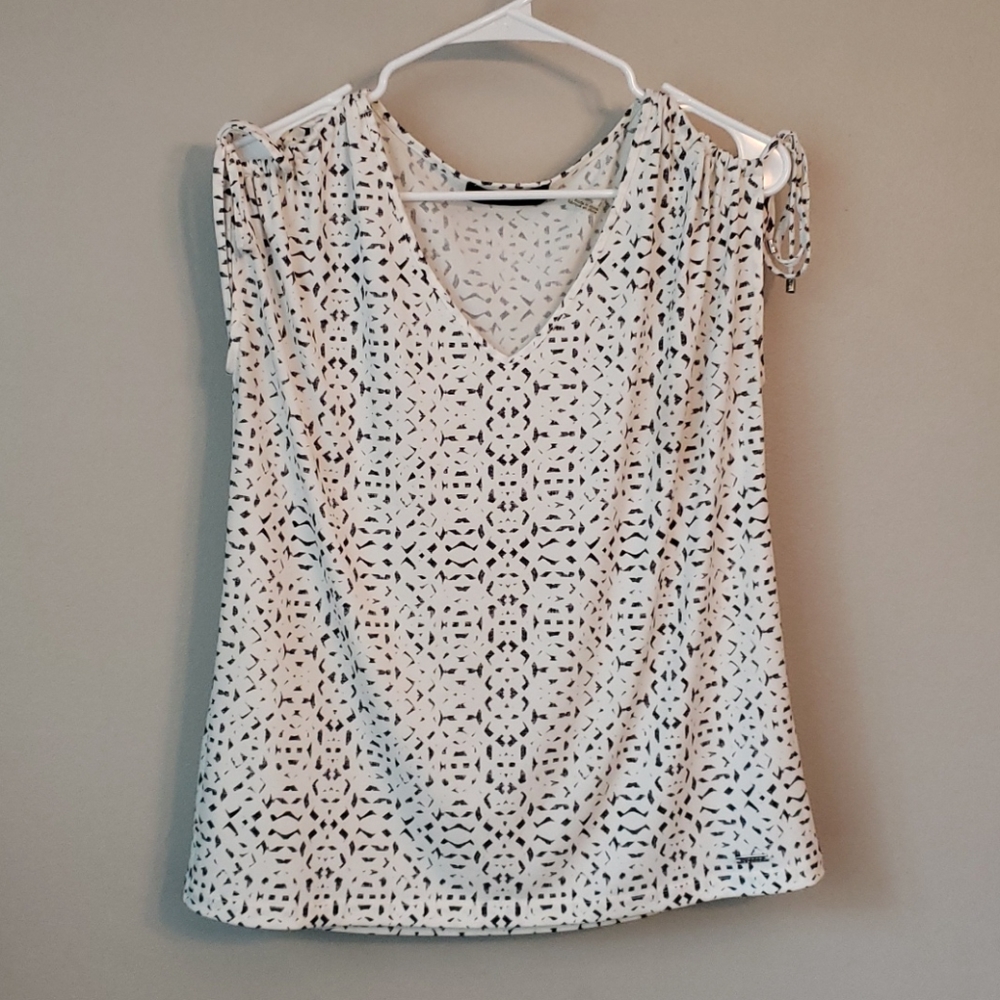 Ivanka Trump off white and black top